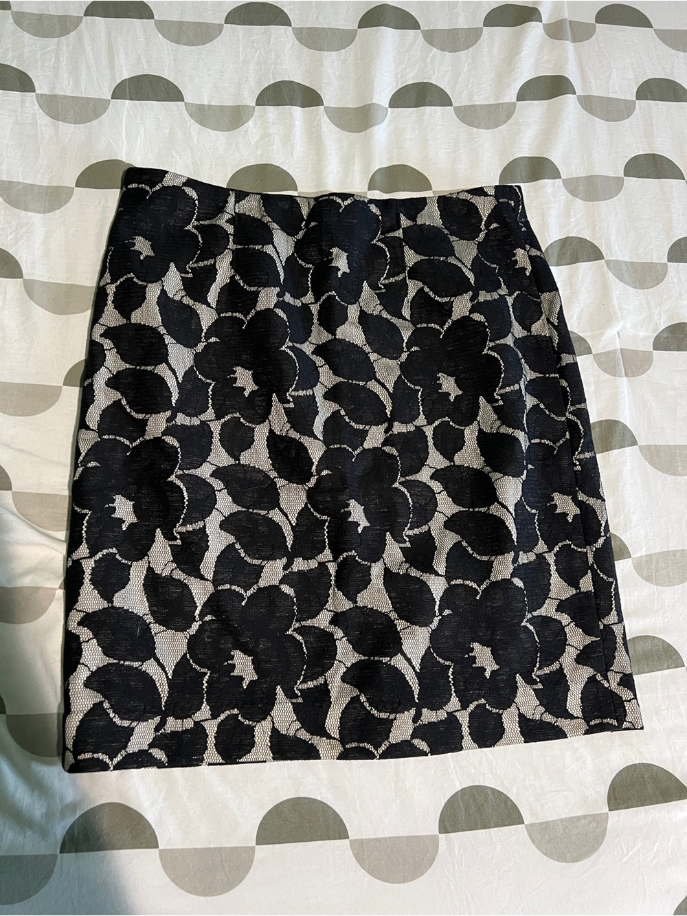 Ann Taylor Black Floral Lace-Overlay Pencil Skirt